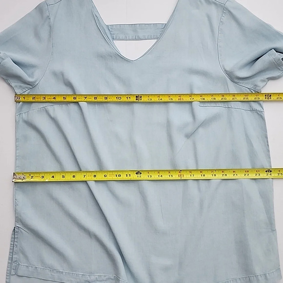 Ellen Tracy 100% Tencel Light Blue Denim V-Neck Cutout Short Sleeves Top Size 1X - Picture 11 of 14